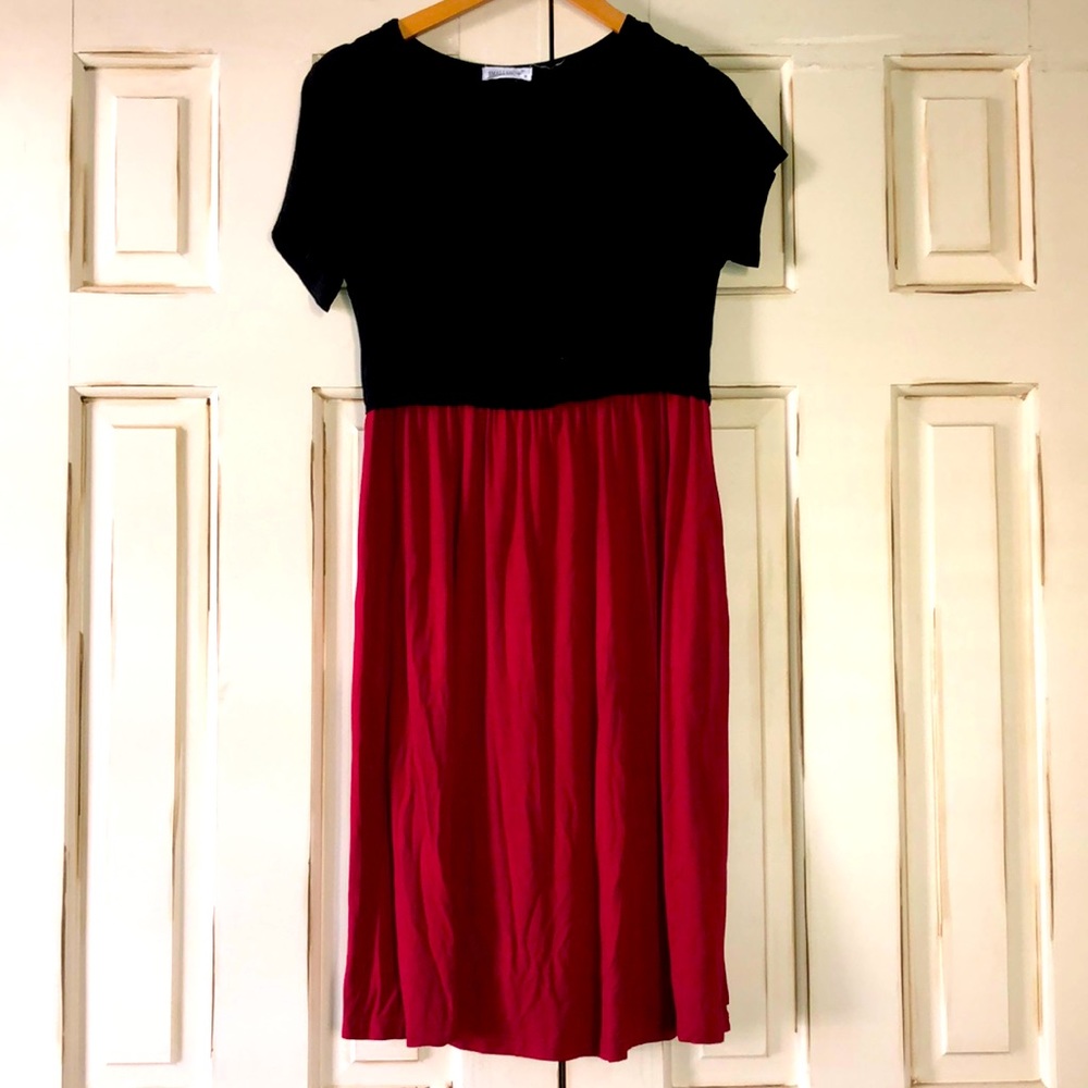 SMALL SHOW nursing / maternity-friendly dress size M
